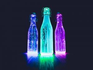 Si quieres deletrear tu sed en climas cálidos, las botellas de agua congeladas harán el trabajo.