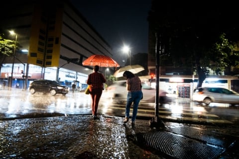 Moving in the Rain in Miami: What Actually Happens