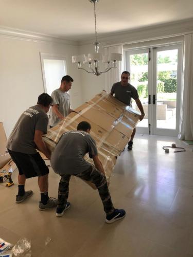 Highly-trained moving professionals Miami.